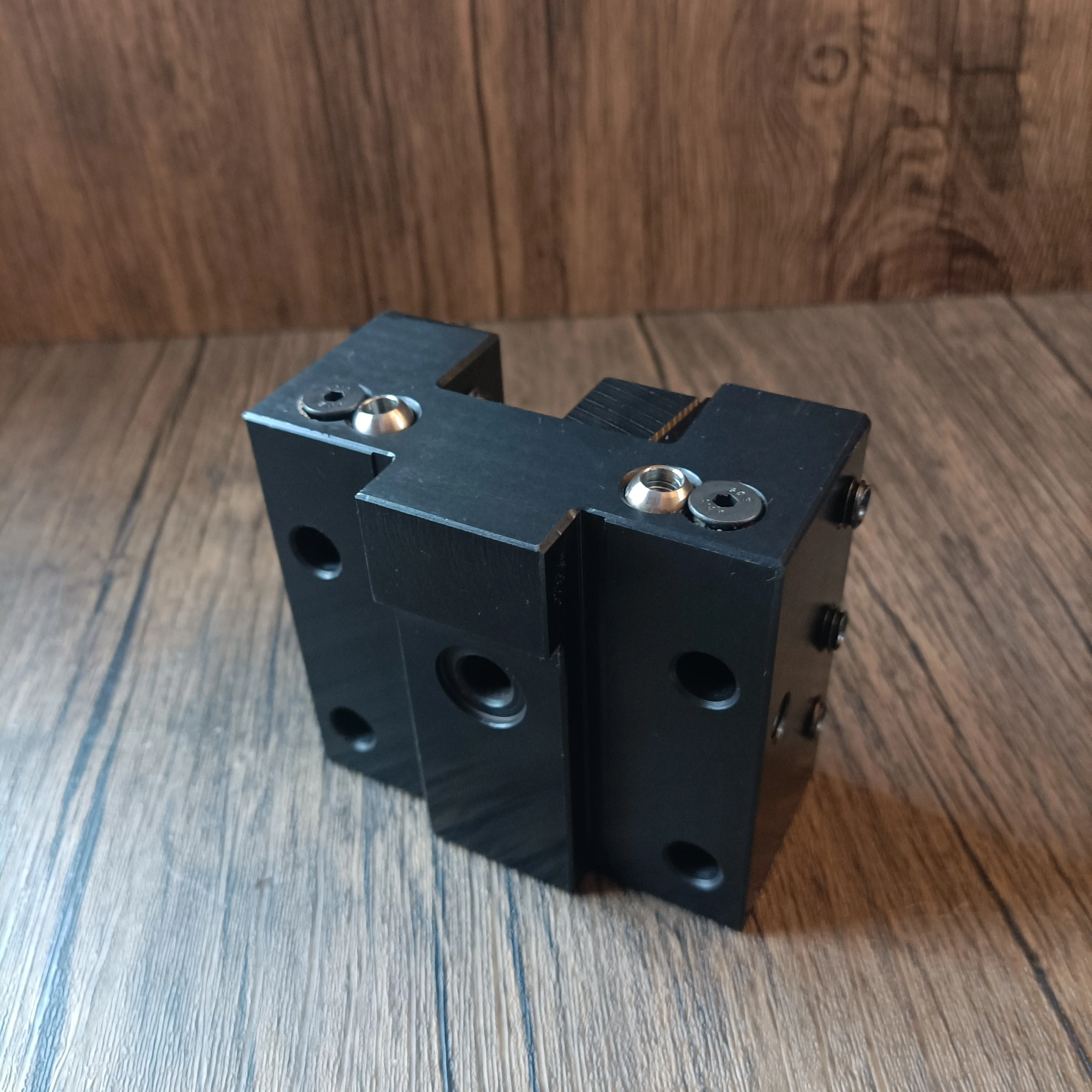 Держатель инструмента с фиксированным торцом для сервоприводной башни Hardinge CNC