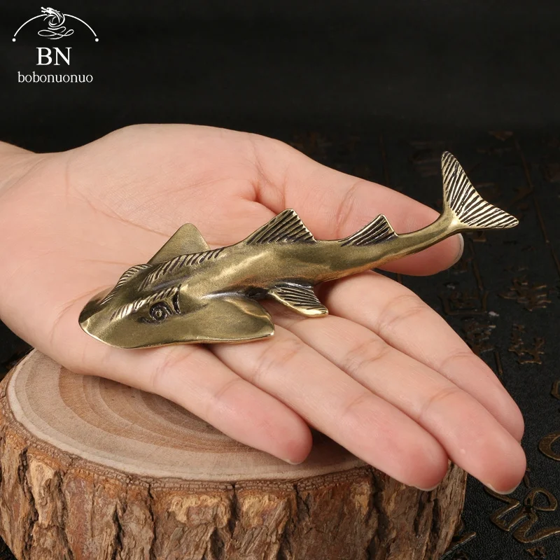 

Медные фигурки рыб-гитары