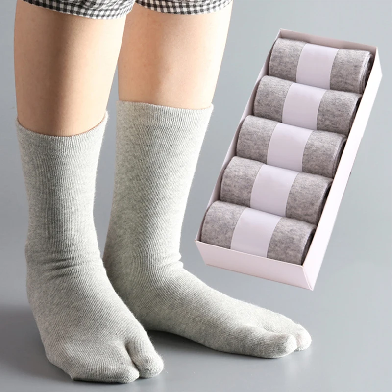 

5Pairs/Lot Spring Autumn Cotton Woman Socks Black White Men Casual Two Fingers Japanese Style Deodorant Sweat Free Shipping