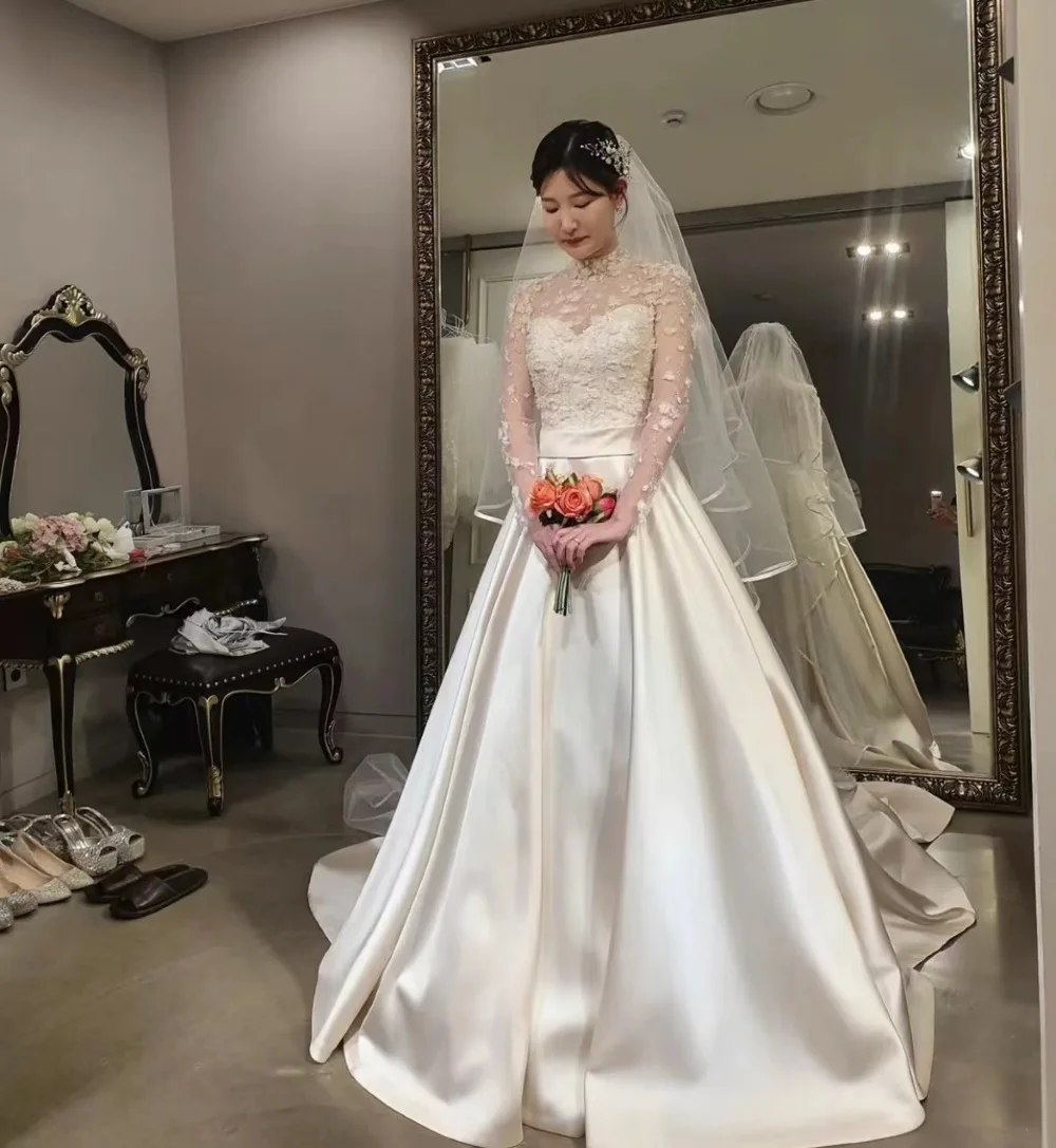 

Новый дизайн 2022, свадебное платье цвета слоновой кости с высоким воротником и шлейфом, женское ТРАПЕЦИЕВИДНОЕ кружевное корейское платье н...