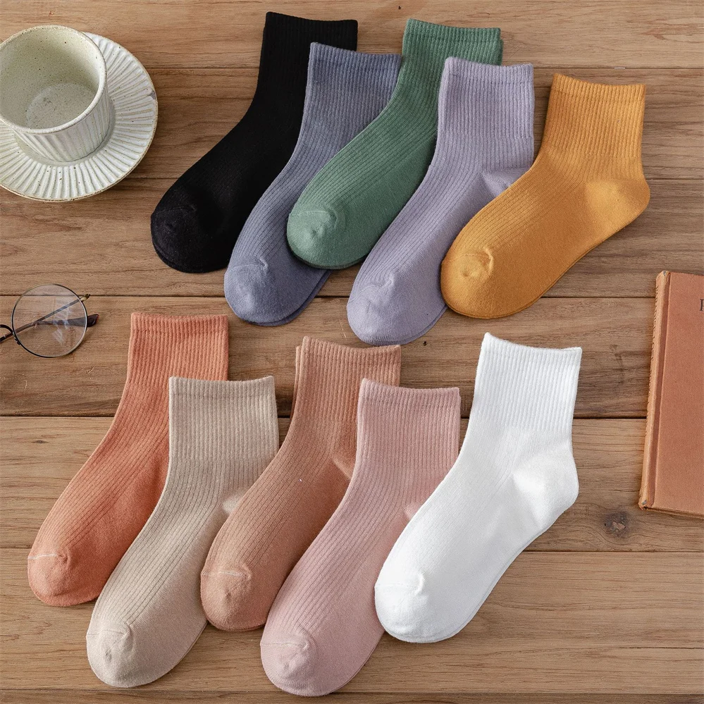 

5 Pairs/Ladies Striped Women's Socks Isn Retro Cotton Socks Autumn And Winter New Socks Women's Casual Solid Color Tube Socks
