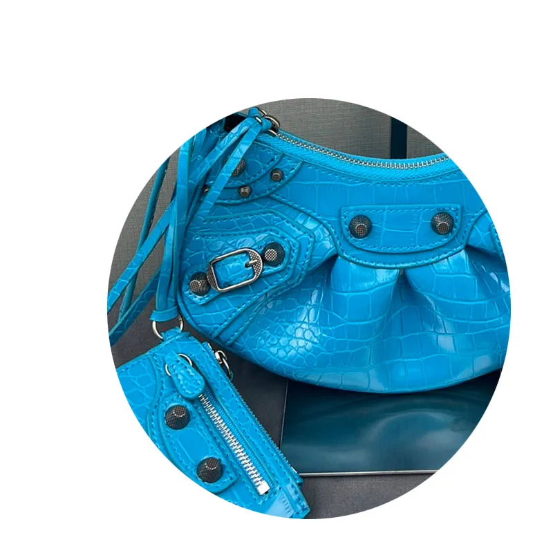 

Three-in-one diagonal motorcycle bag crocodile pattern leather women's bag new 2022 half-crescent shoulder bag