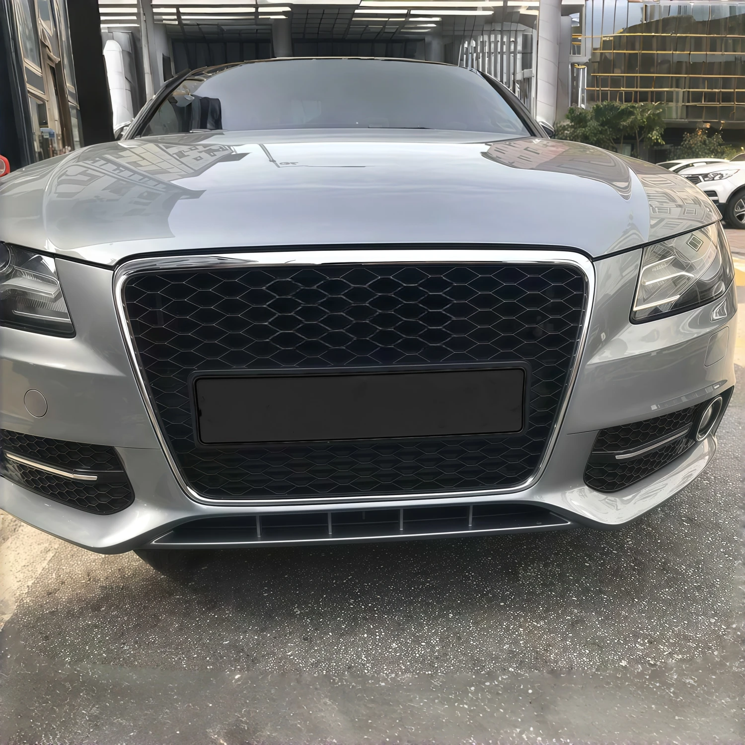 Фото Высококачественная сетчатая передняя решетка из АБС-пластика для Audi A4 S4 B8 2008-2012, обновленная, черная, с хромированной серебристой эмблемой №2
