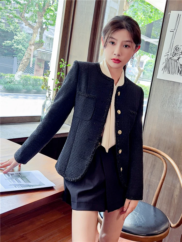 Женская твидовая куртка на пуговицах черная Элегантная короткая с двумя