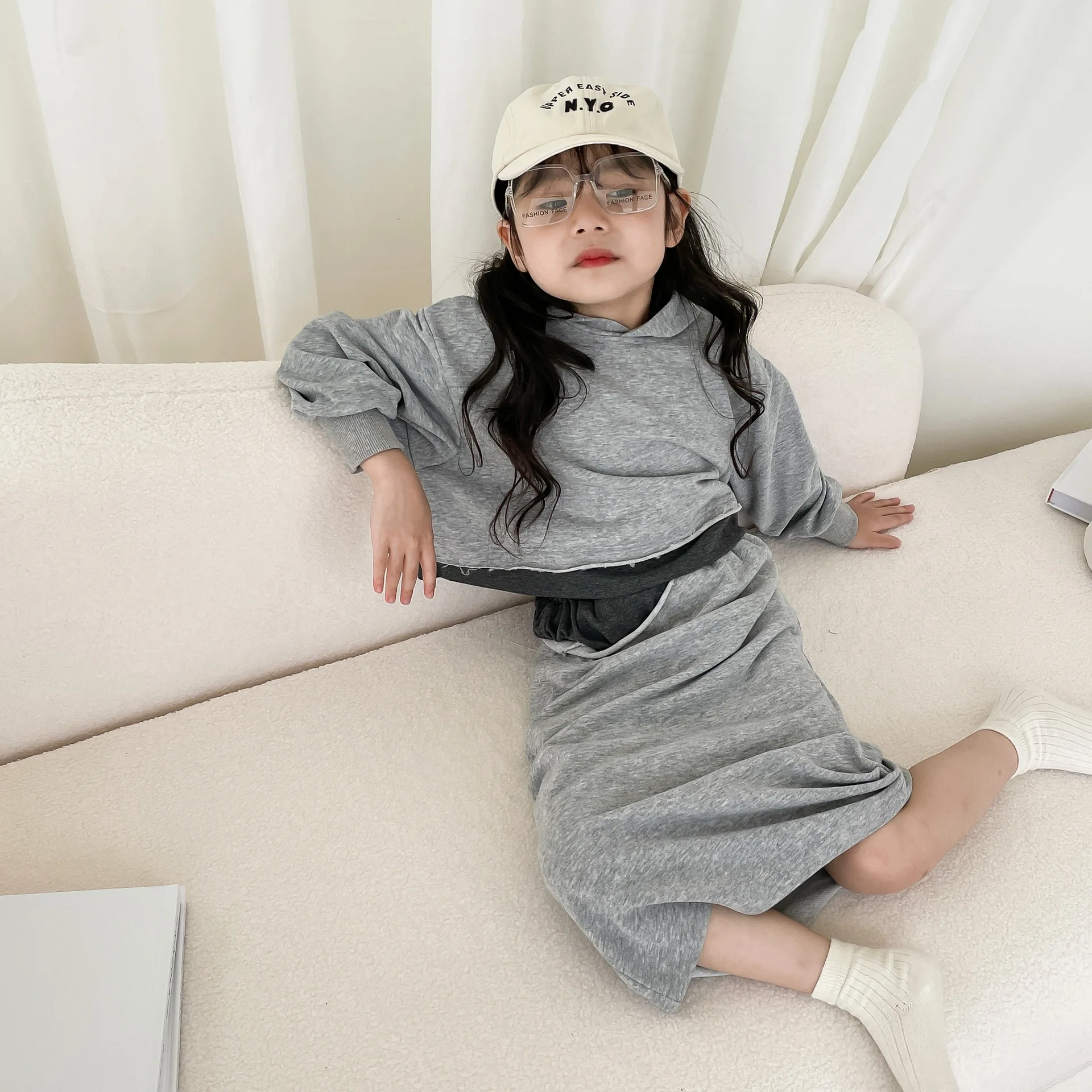 

2023 Autumn Children's Wear Girls' Short Sweater Solid Sport Casual Hooded Sweater Half length Dress Two Pieces