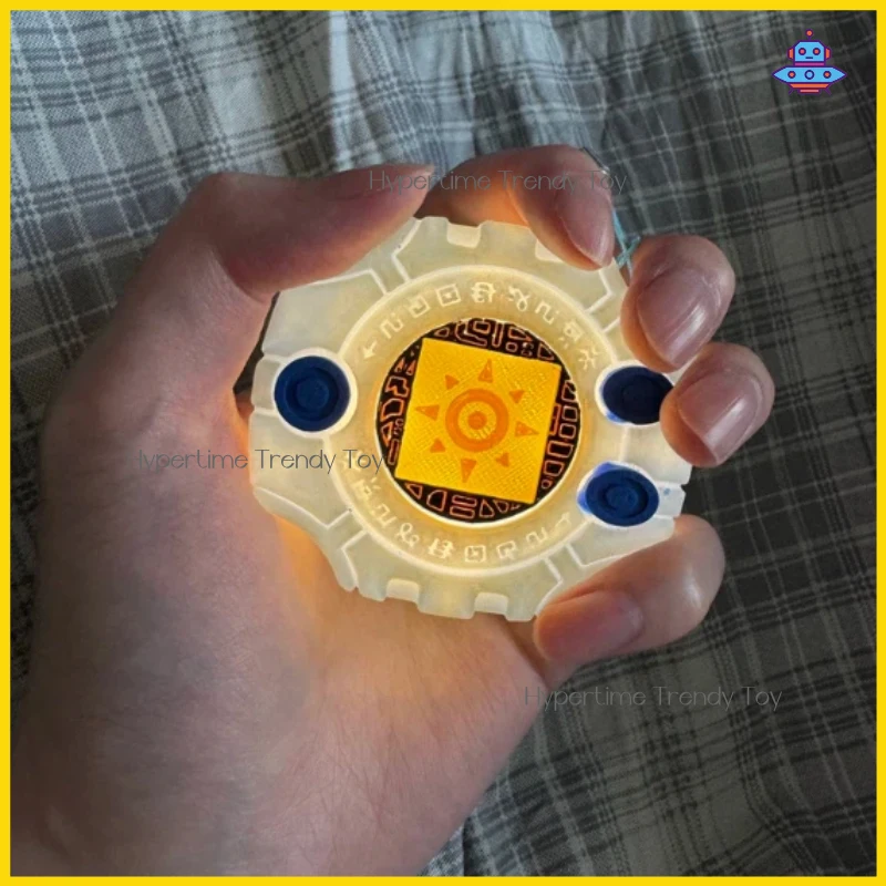 Фото Магнит на холодильник Digimon Digivice с светящимся священным символом, модный брелок-подвеска, ночник, фигурка, трендовая игрушка, подарок-сюрприз №3