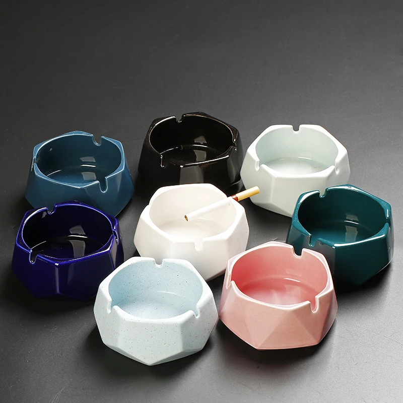 

European-style Ceramic Ashtray with Cover Creative Personality Fashion Office Anti-flying Ashtray Living Room Home Decoration