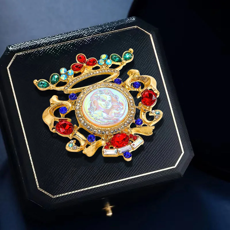 

Средневековая винтажная искусственная кожа Роскошная тяжелая промышленность цветная алмазная корона полый грудь заколка Ретро эмблема мужские и женские аксессуары