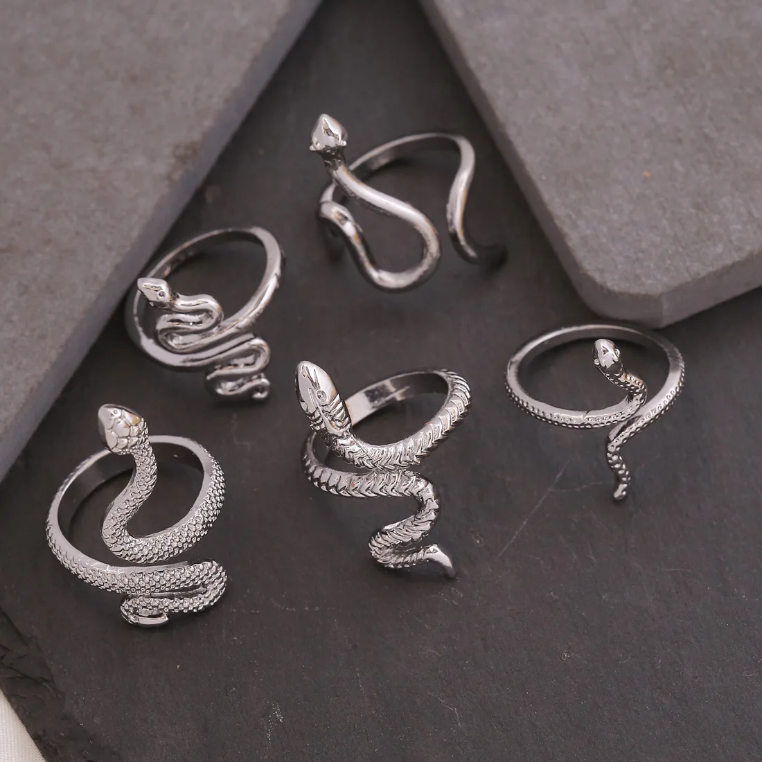 

Retro Punk Gothic Winding Snake Ring For Women Men Personality Adjustable Animal Serpentine Rings Fashion Jewelry Nightclub Gift