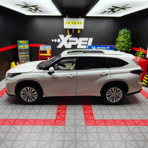 WAUH Highlander 1:18 металлическая модель автомобиля