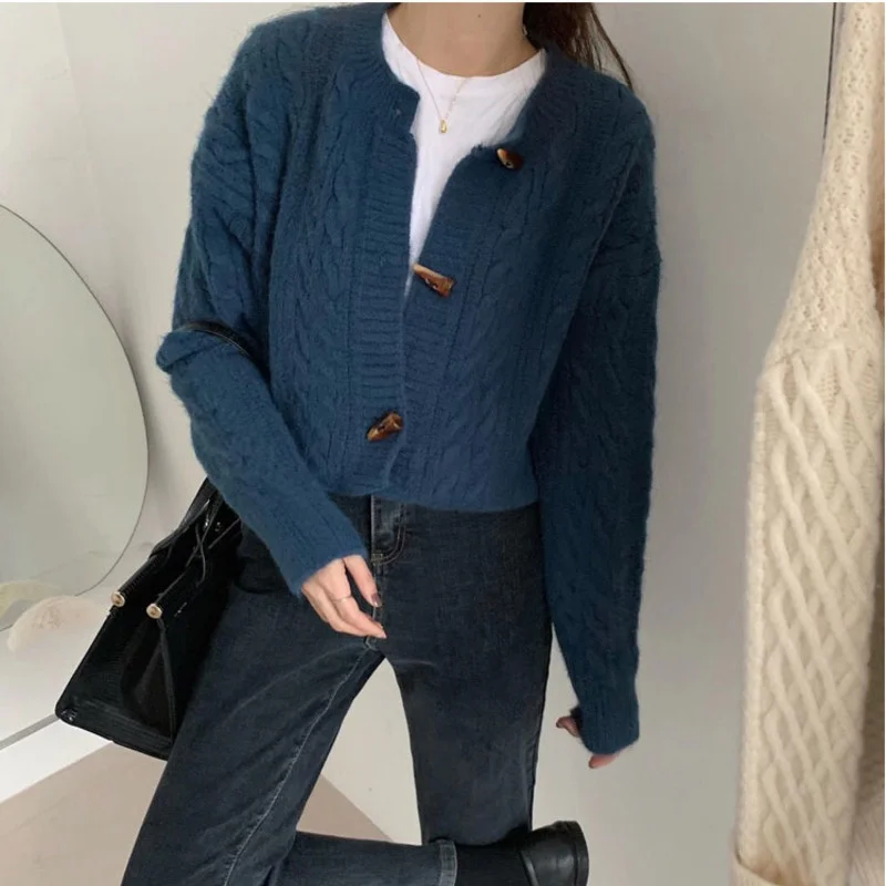 Женский короткий кардиган на пуговицах укороченный вязаный с длинными рукавами