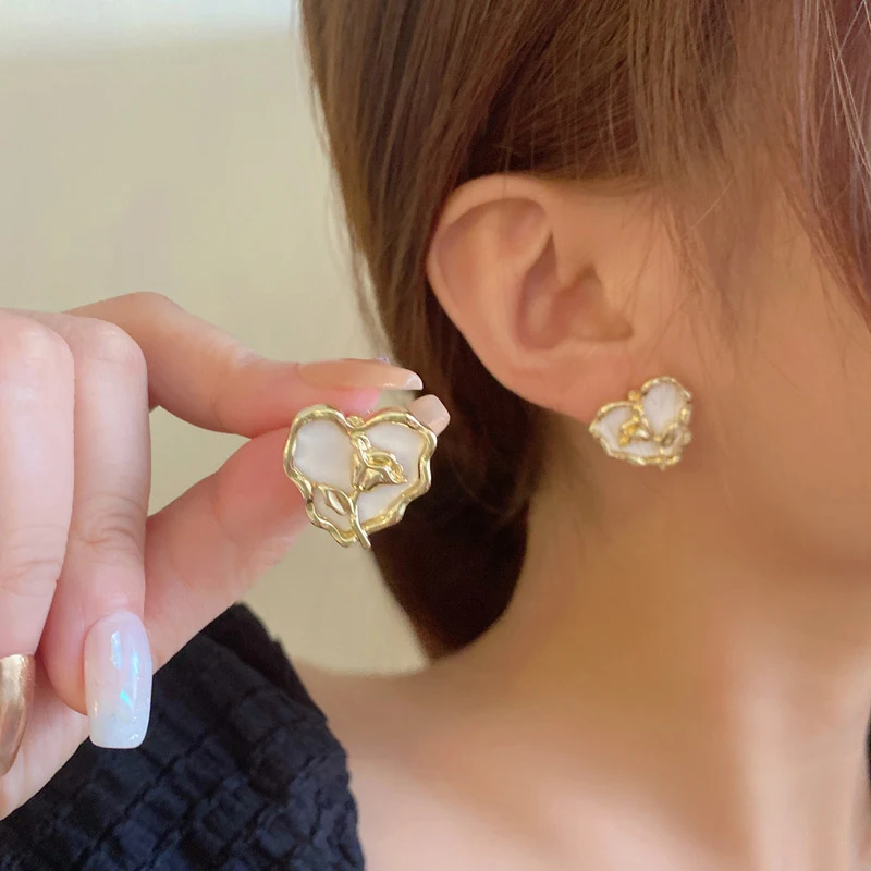 

Unique Design Irregular Black Heart-shaped Three-Dimensional Rose Earrings 2023 New Jewelry Fashion for Women's Accessories