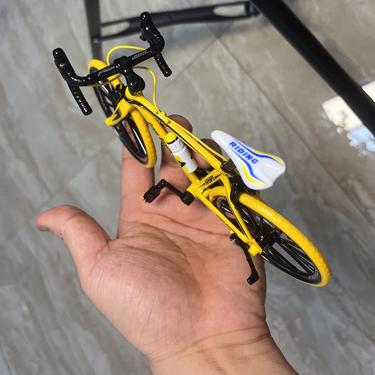 

1:10 мини-модель велосипеда из сплава под давлением, горный внедорожный велосипед, Желтый велосипед, игрушка, сгибающийся внедорожный велосипед, коллекционные игрушки для мальчиков