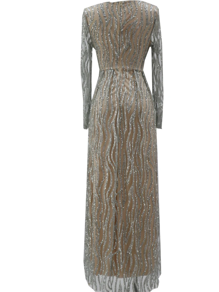 Женское облегающее платье с блестками