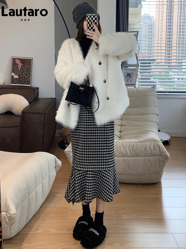 

Lautaro зимнее толстое теплое пушистое мягкое белое пальто из искусственного меха женская двубортная свободная повседневная пушистая куртка ...