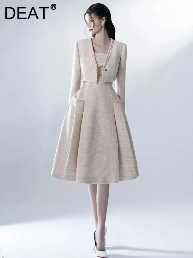 

Женский комплект из двух предметов DEAT, короткое пальто с V-образным вырезом, длинным рукавом и скрытым рядом пуговиц, асимметричное платье с поясом, осень 2023, новая модель 13DB3849