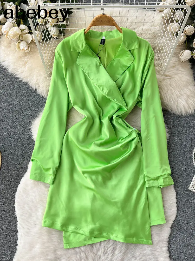 

Женское зеленое атласное мини-платье на шнуровке, весеннее модное шикарное платье в стиле Хай-стрит, плиссированное платье с асимметричным ...