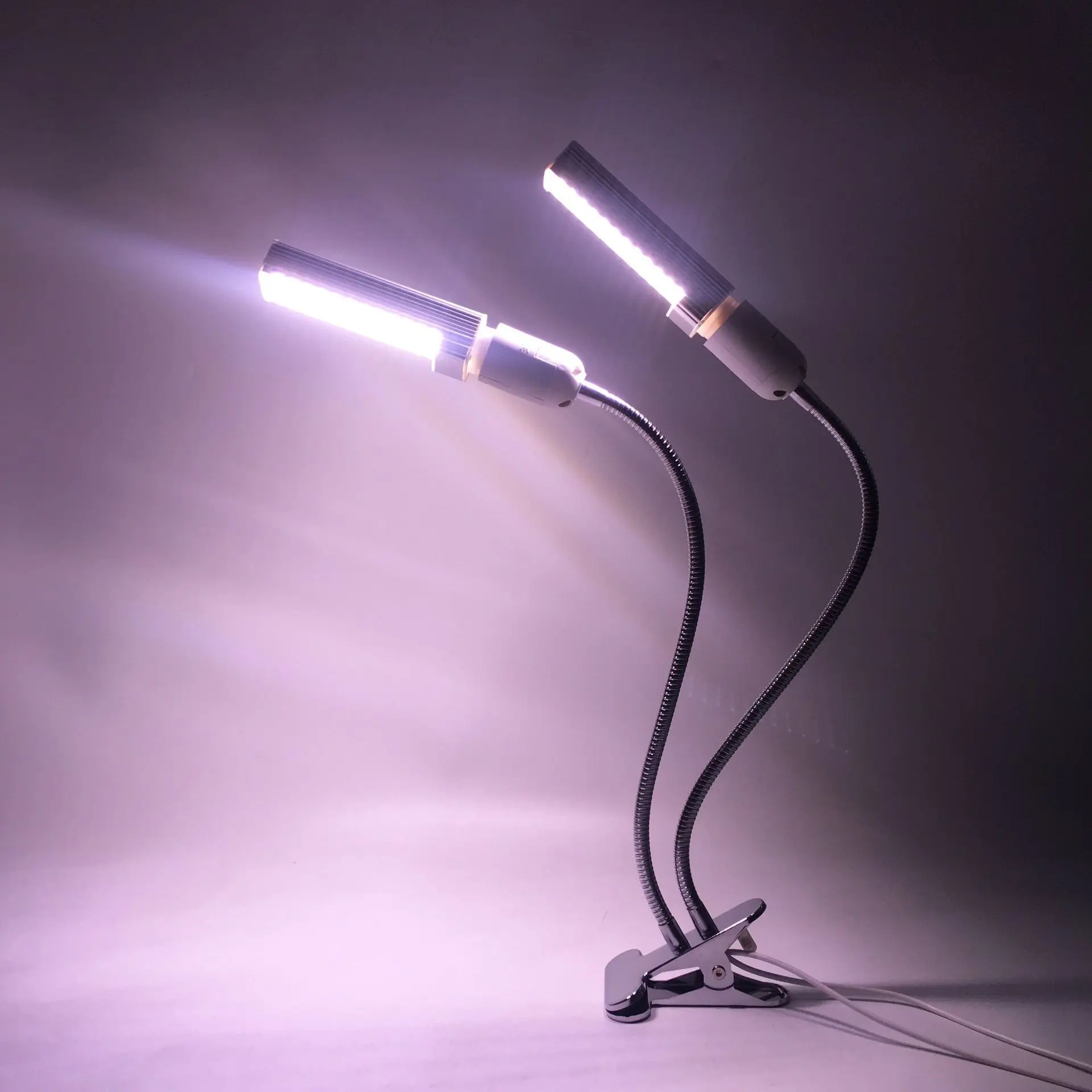 

Ламсветильник светодиодная полного спектра для выращивания растений, 24 Вт, 60 Светодиодный одов, 3000 К