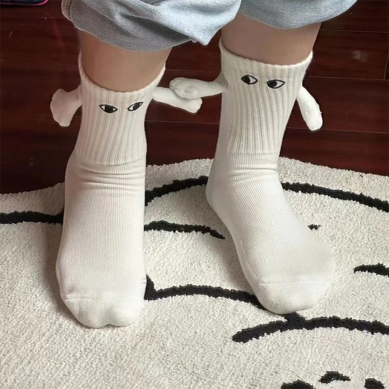 

2 Pairs Creative Magnetic Suction Socks Cotton Toe Socks 3d Hand In Hand Club Celebrity Couple Socks Mid Tube Socks With Magnet