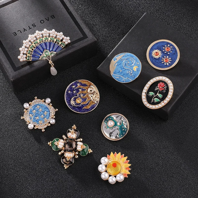 

Vintage Palace Sun Brooch Starry Enamel Brooches Women Lady Luxury Rhinestone Series Accessory Pin Brooches Woman Party Pin