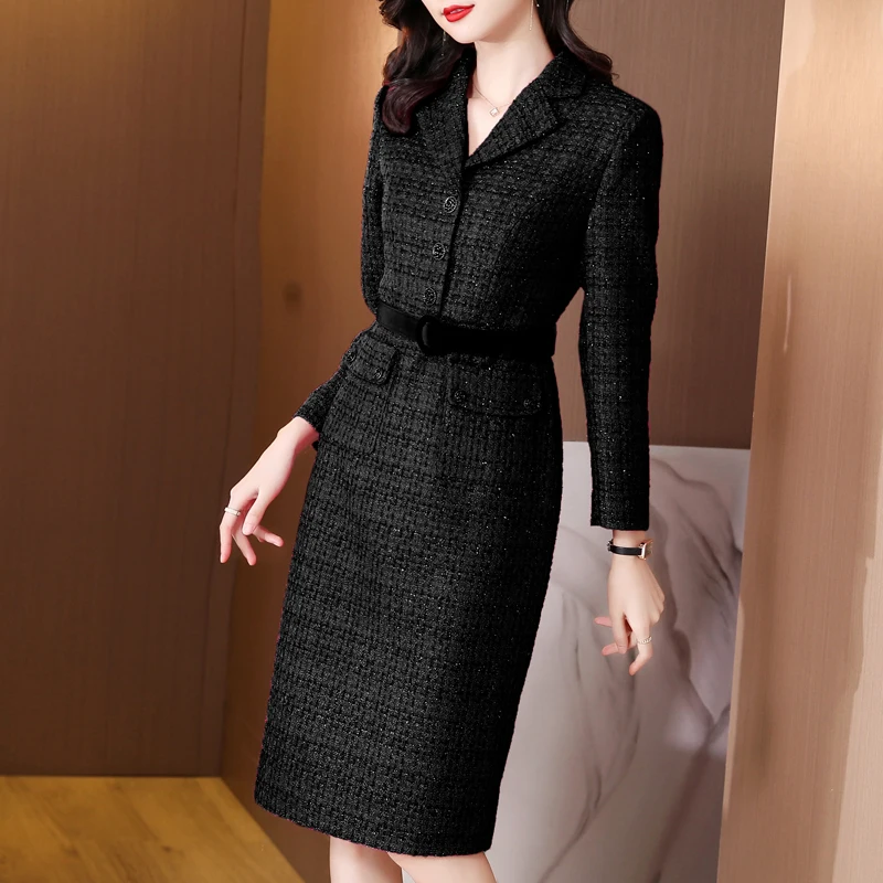 Женское облегающее платье-футляр с воротником-стойкой Осень-зима 2023