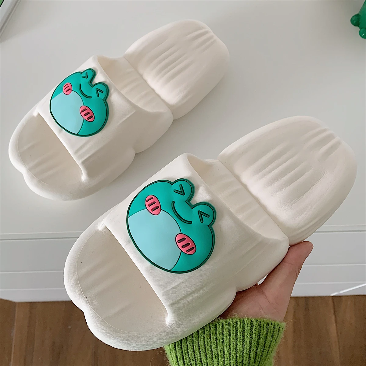 Новые домашние нескользящие тапочки Sle Cool CGH женские летние корейские милые с