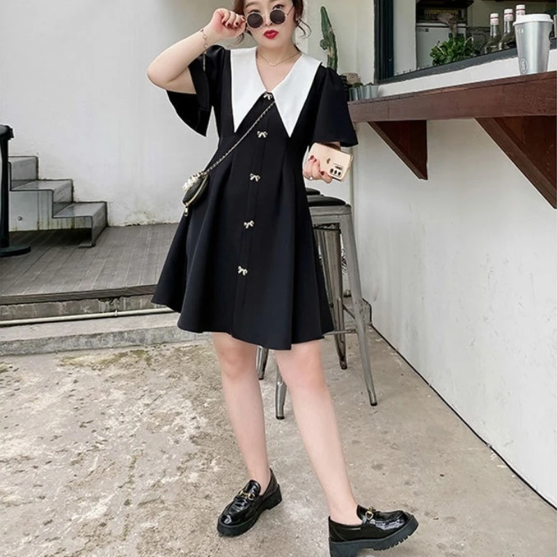 Женское платье с коротким рукавом и пуговицами