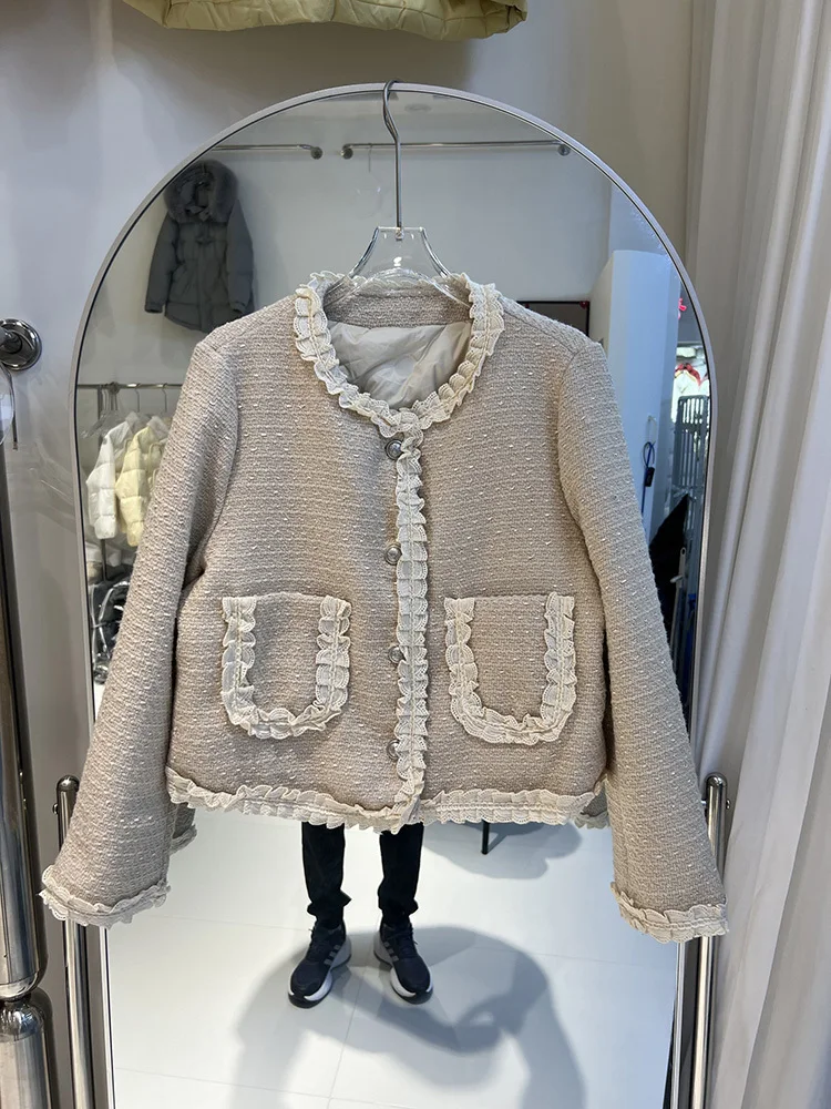 Женский пуховик во французском стиле новинка зимы 2024 теплая куртка на белом