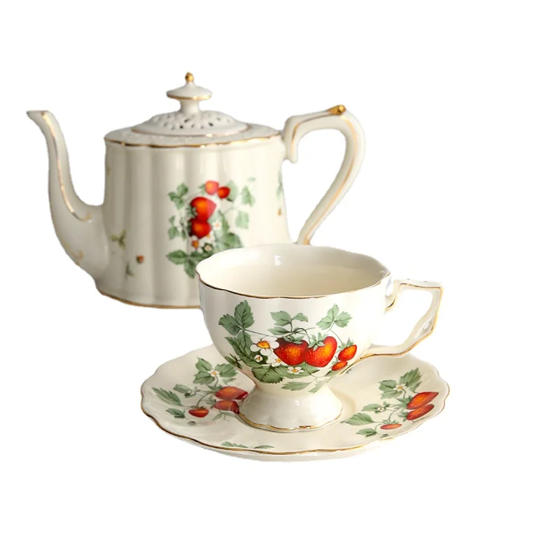 

Coffee Set Ceramic Strawberry Flower Pattern Gold Paint British Afternoon Tea Cup and Saucer and Pot mugs coffee cup