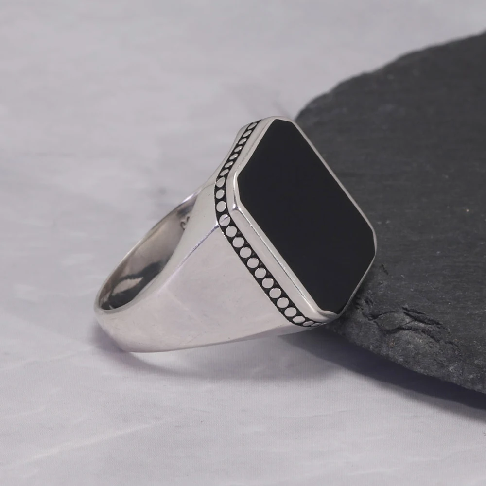 Серебряное кольцо из натуральной твердой кожи и черным квадратным плоским