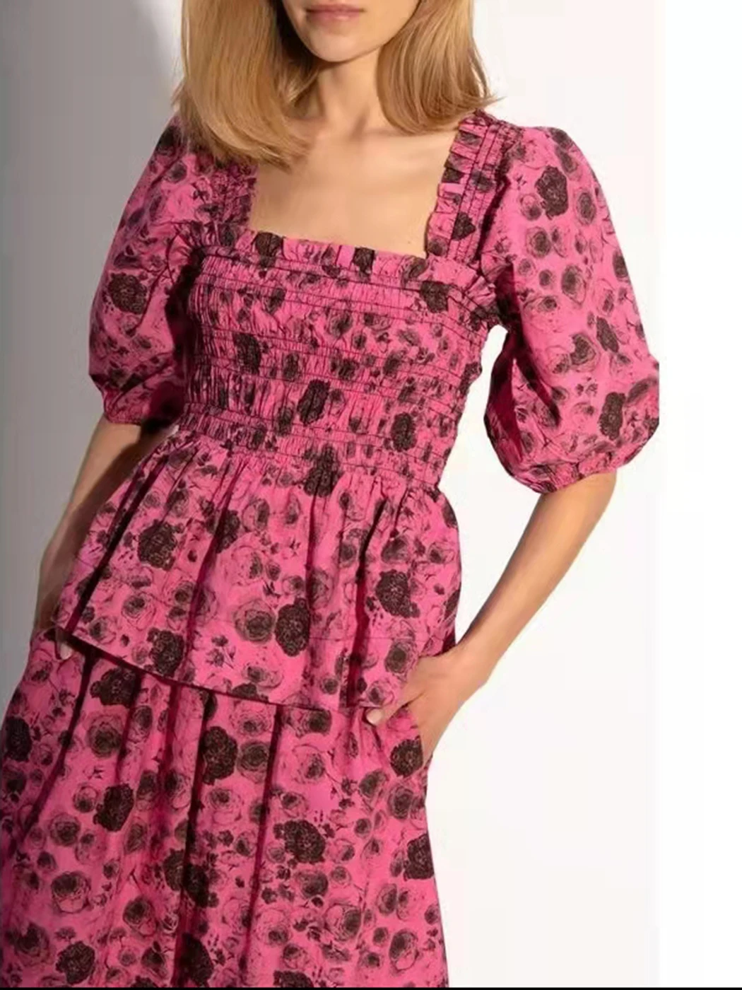 

Женский винтажный комплект из блузки и юбки, повседневный комплект из двух предметов с цветочным принтом, с пышными рукавами, квадратным вы...