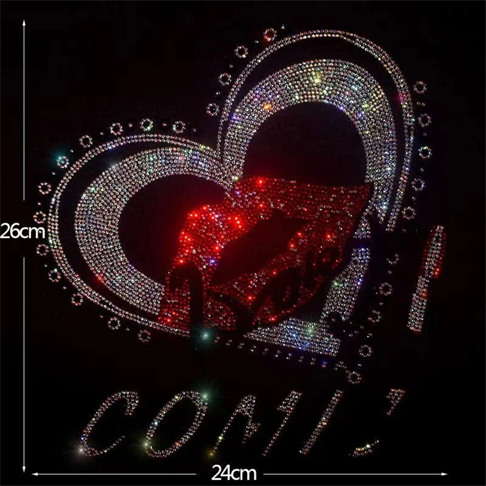 Нашивка с надписью love на одежду