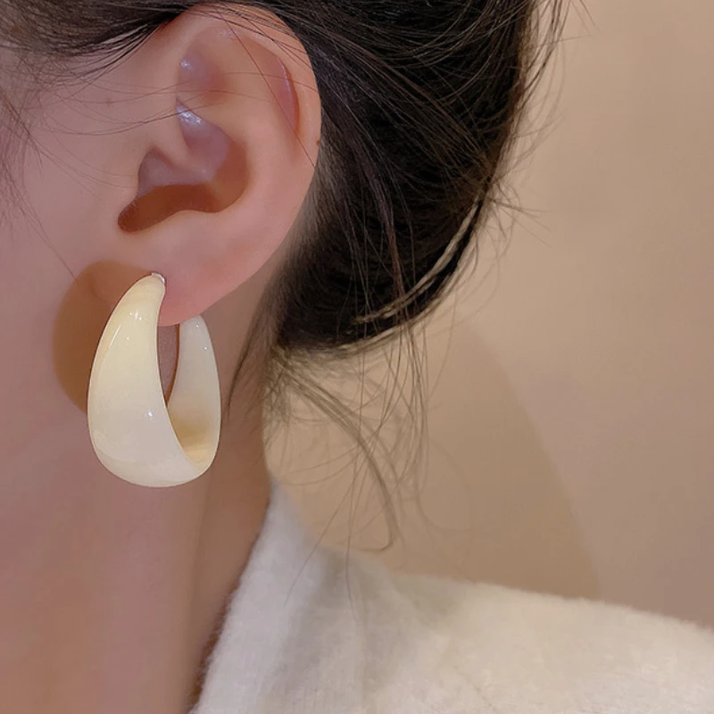 

U-Magical Hyperbole C Shape Resin Yellow White Color Dangle Earings for Women Creative Geometric Earings Jewellery Pendientes