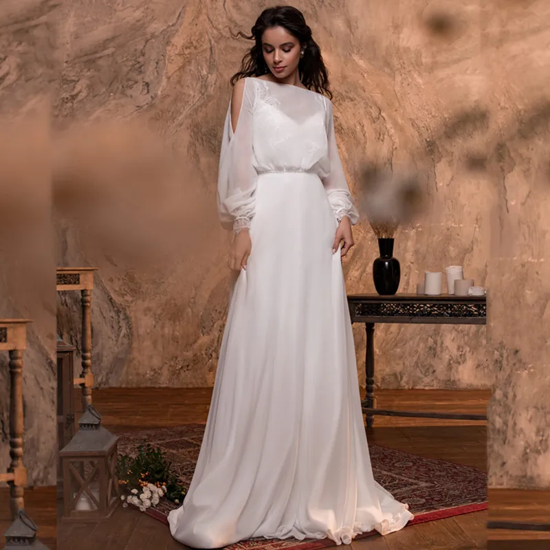 

Шифоновое платье с V-образным вырезом, рукавами-фонариками и разрезом на спине