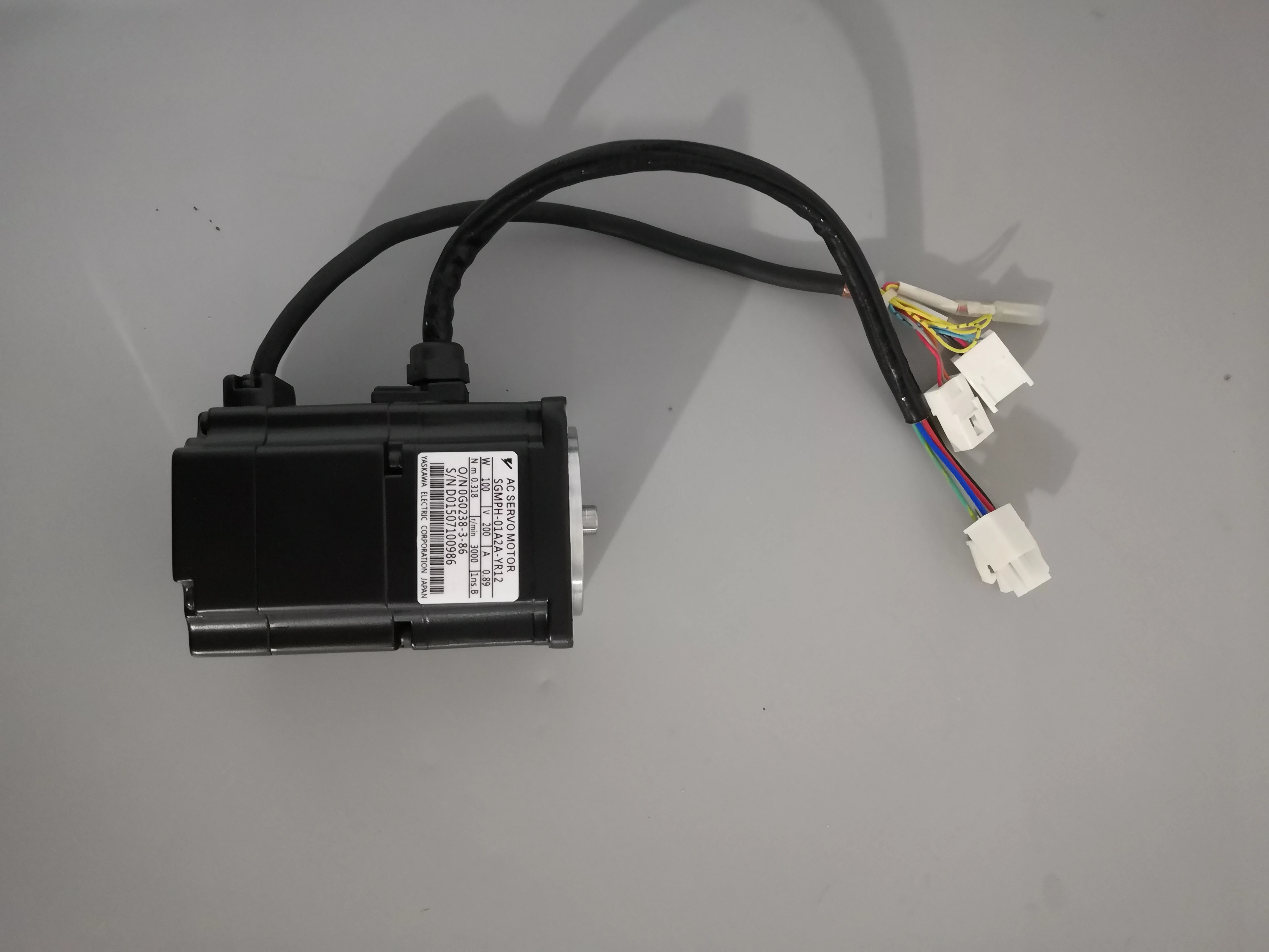 SGMPH-01A2A-YR12 совершенно новый Серводвигатель sgmi 01A2A YR12