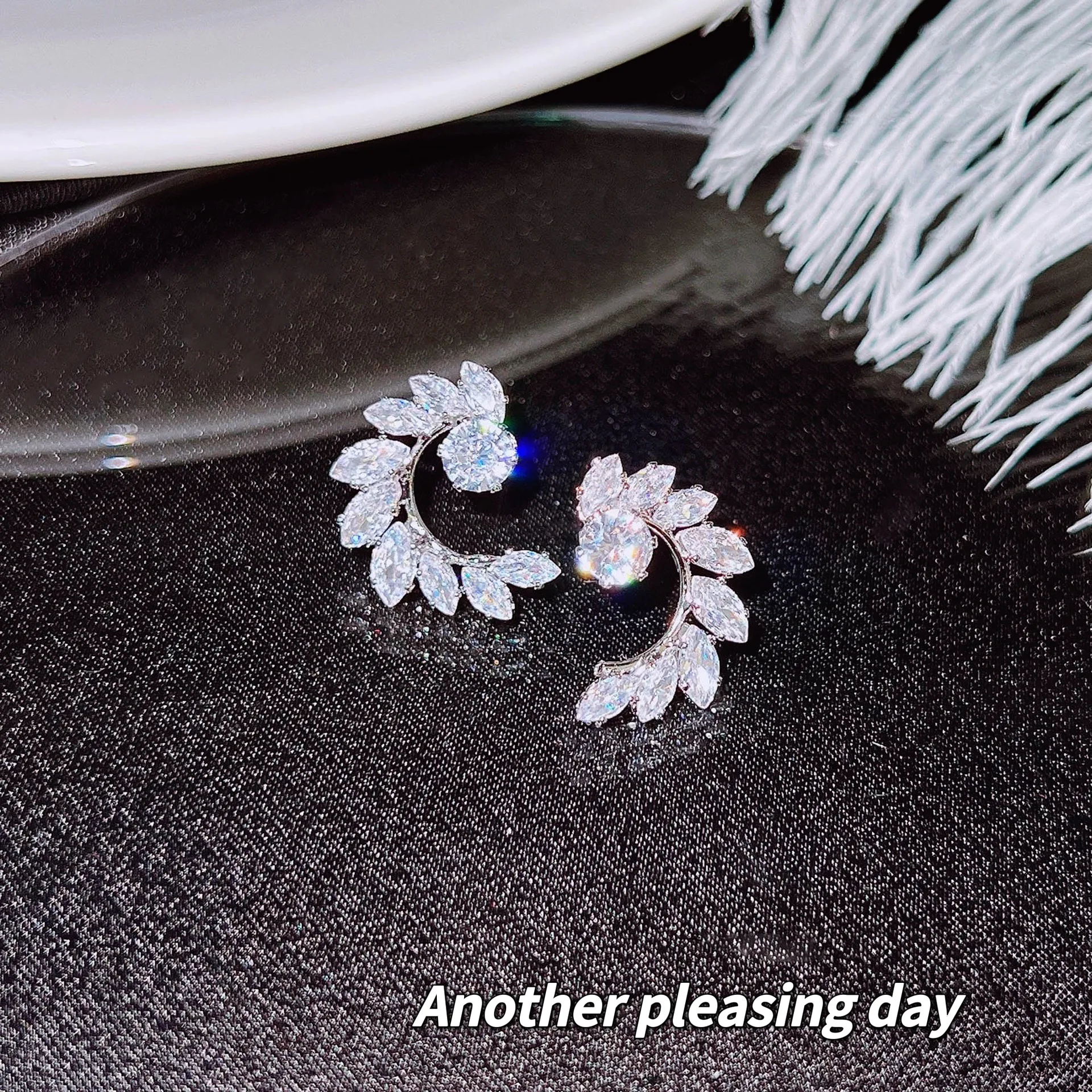 

New Arrivals Original Curved Marquise Earrings Women's Super Sparkling High Carbon Diamond Stud Earrings Luxury Jewelry Gifts
