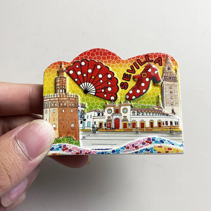 Туристические сувениры в виде холодильника Севилья