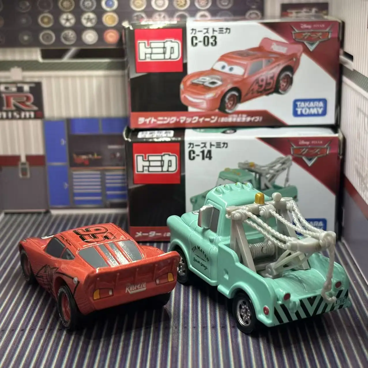 Фото Takara Tomy Disney Cars Tomica C03 Lightning McQueen C14 Mater, специальное издание к 20-летию, металлическая мини-машинка для мальчиков №3