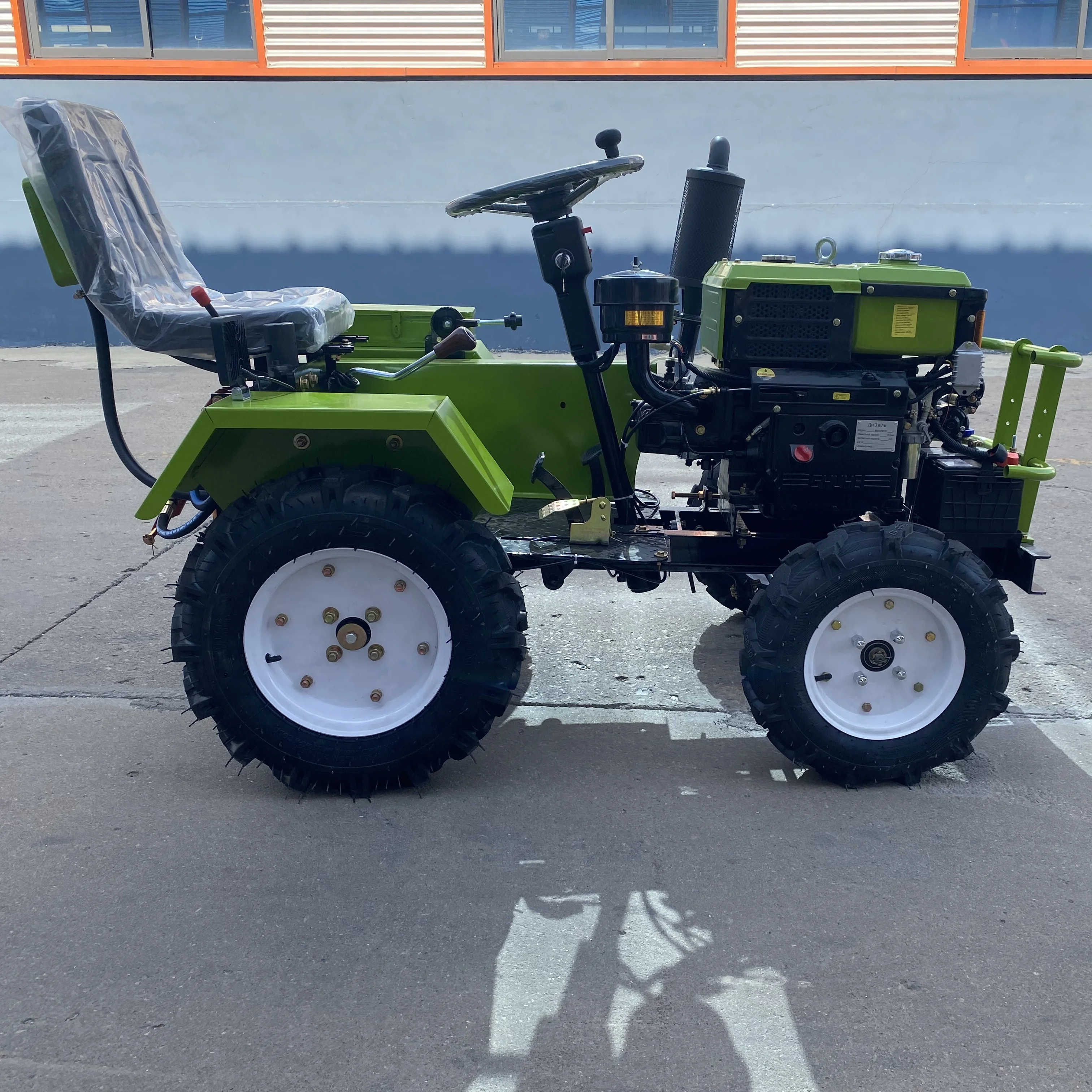 Компактный мини-трактор 4WD с дизельным двигателем, полноприводный (4x4) для небольших ферм и садов (art.: 3920db42d2fcb) - 3920db42d2fcb