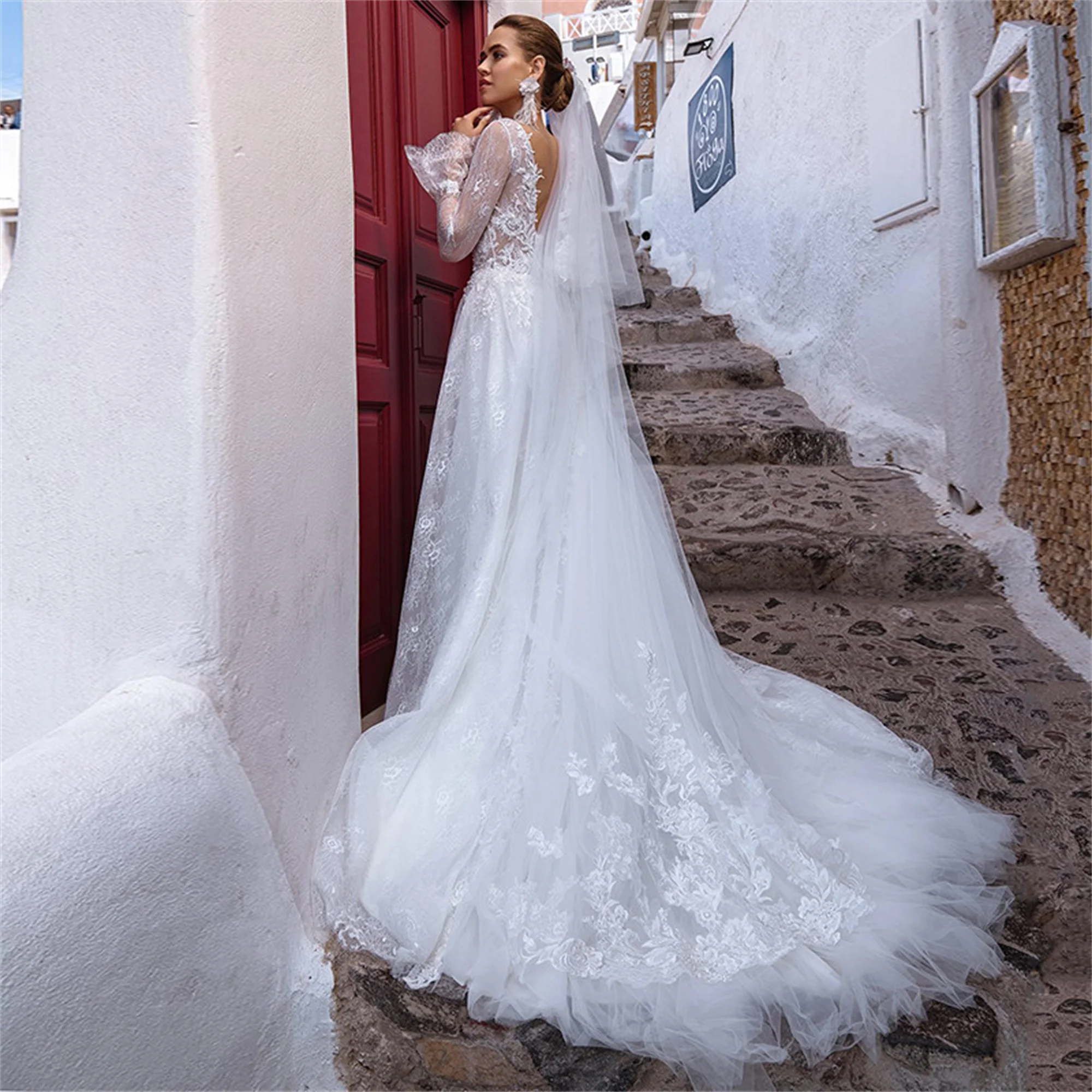 

Пикантное свадебное платье с глубоким V-образным вырезом и длинными рукавами, кружевные мягкие Свадебные платья с аппликацией и открытой сп...