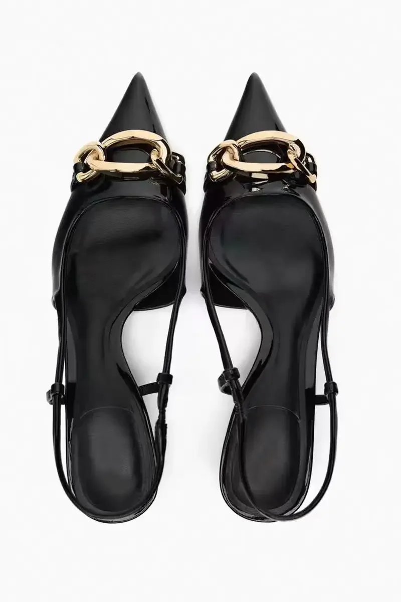 Женские туфли на высоком каблуке с цепочкой и острым носком