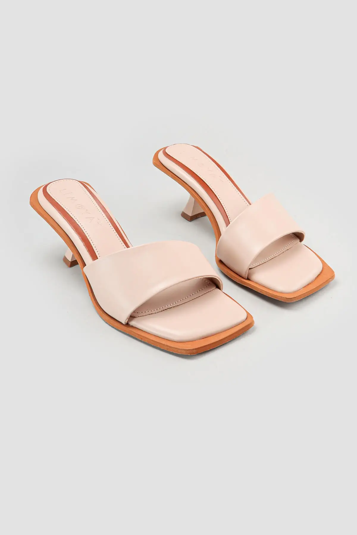 

Women's Beige Low-Heeled Slippers