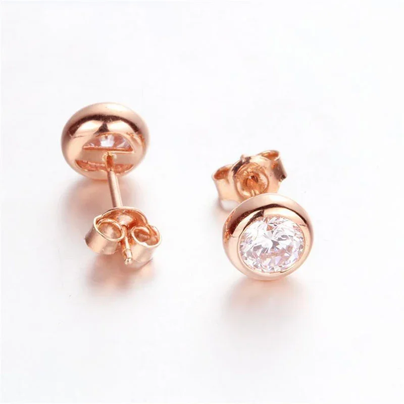 Элегантные классические блестящие простые но изысканные серьги-гвоздики для