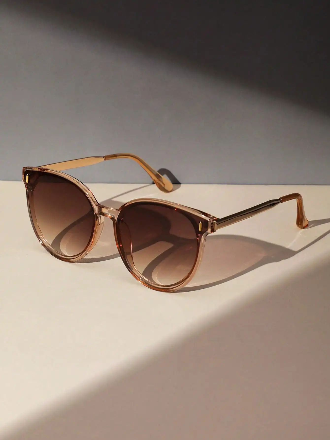 1 шт. солнцезащитные очки унисекс в пластиковой оправе