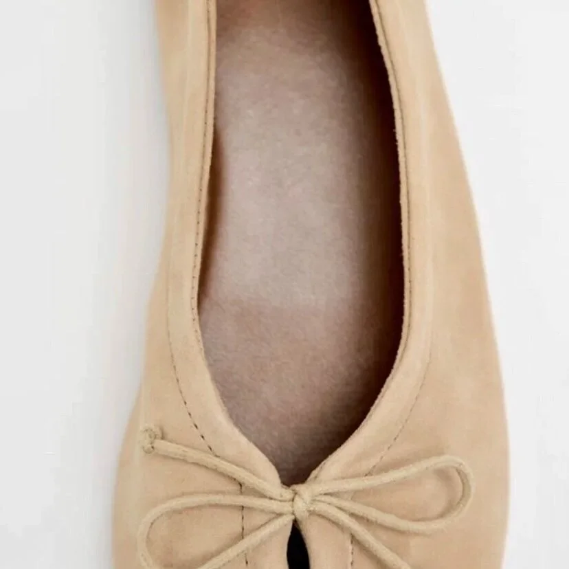 Женские Замшевые балетки DMZA на плоской подошве украшенные круглым бантом в