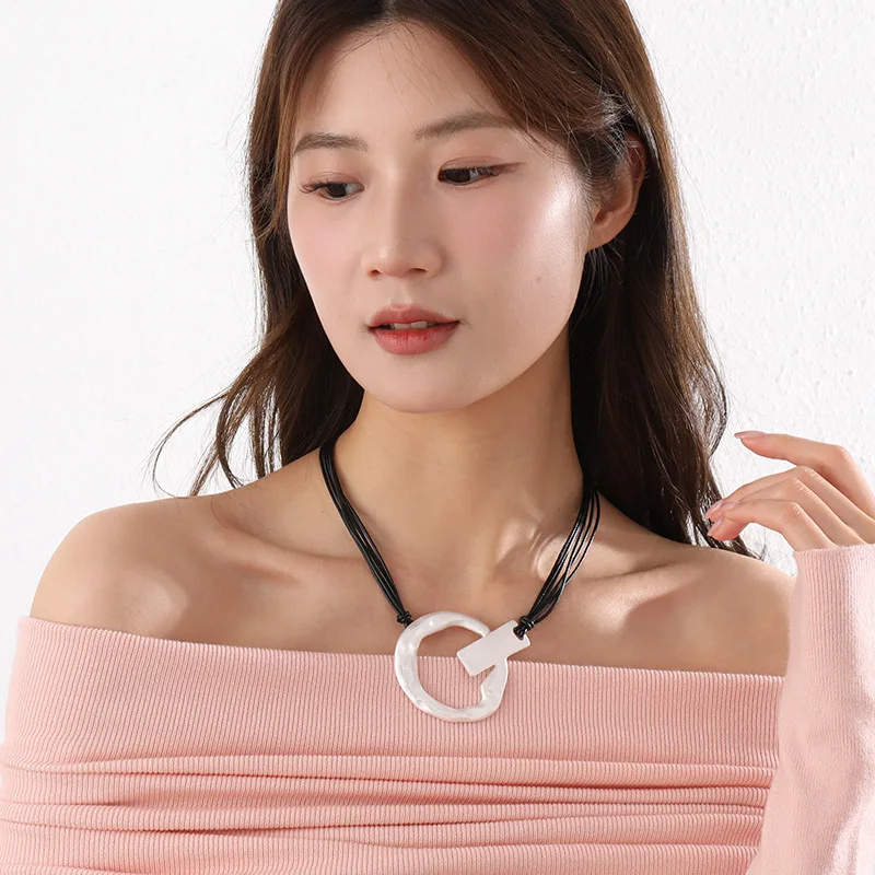 Модные оригинальные ожерелья для женщин черная кожаная оригинальная цепочка