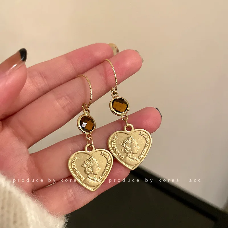 

New Love Like Letters Ear Hook South Korean Design Sense Of Small Girl Heart Earrings Sen Ins Wind Artistic Fan Earrings Female