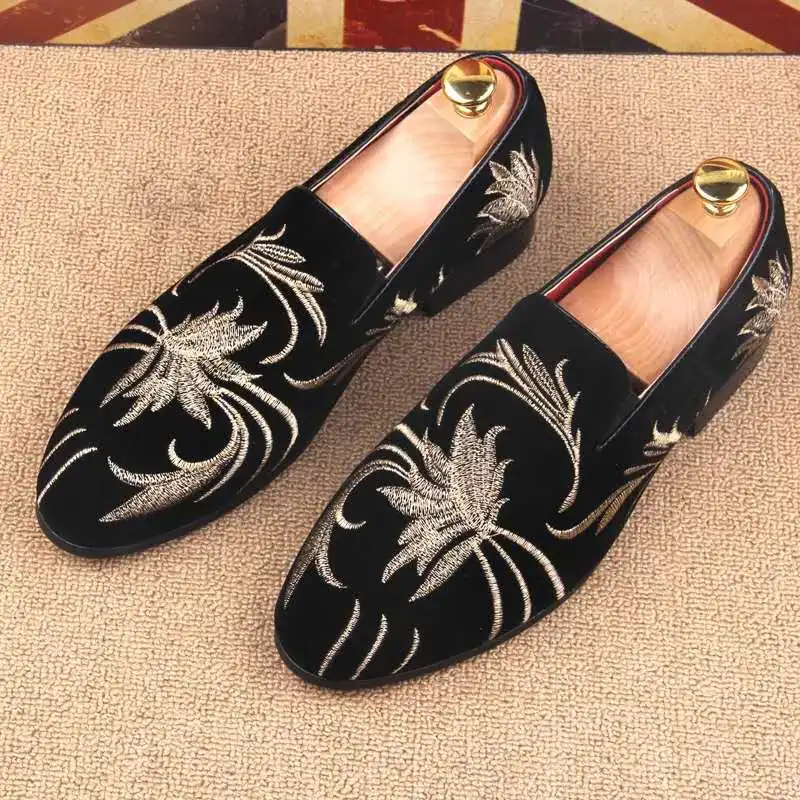 

High Quality Men's Shoes 2022 New Fashion Embroidery Business Driving Shoes Loafers British Shoes Men's Trendy Shoes