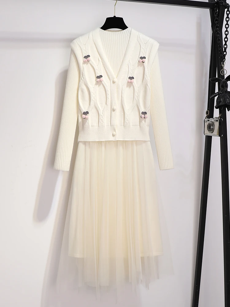 Белое изящное вязаное платье комплект из двух предметов женский осенне-зимний 2024