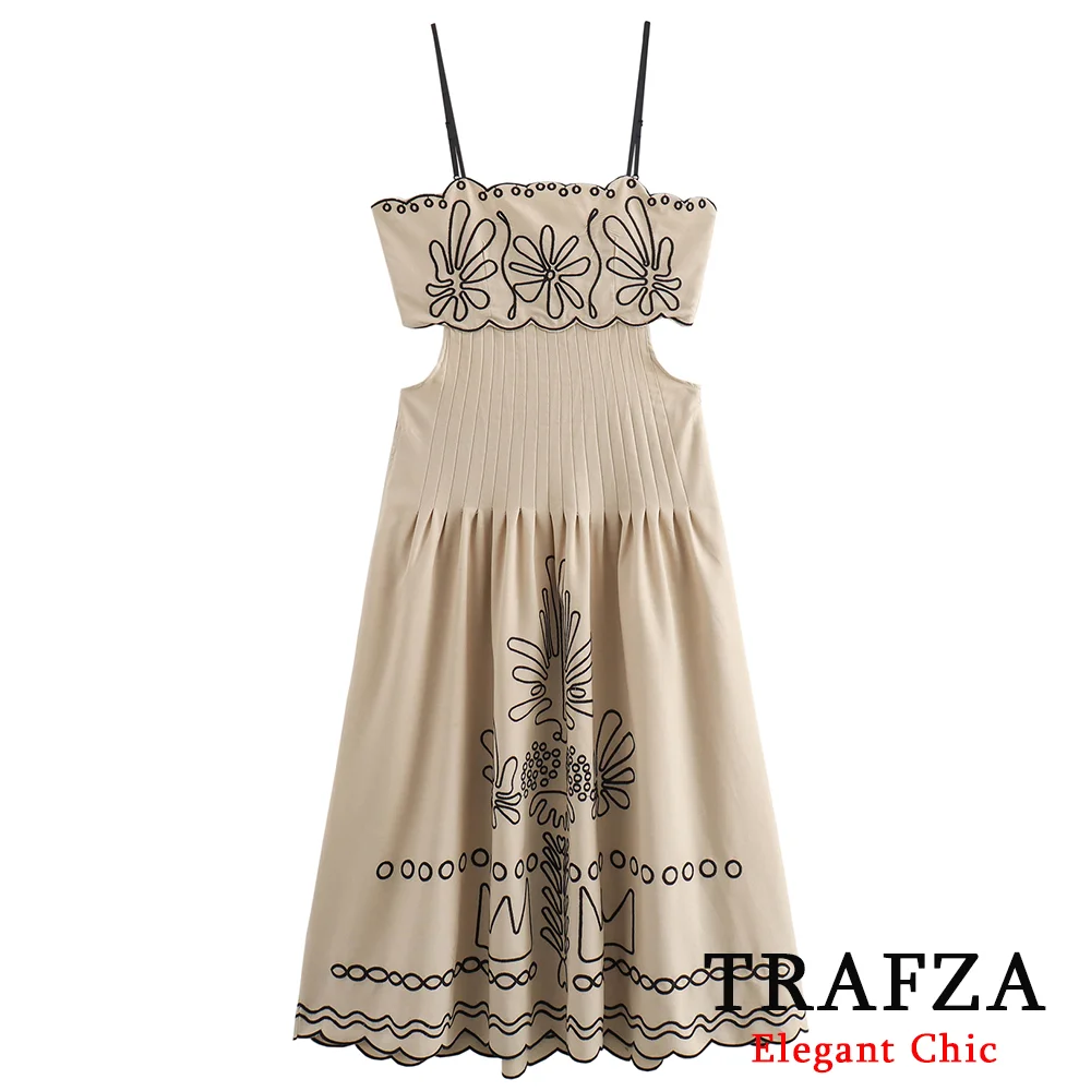 Женское платье с лямкой на шее вышивкой